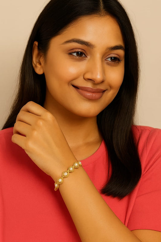 Elegant Pearl-Linked Gold Bracelet – Timeless Charm, Modern Grace