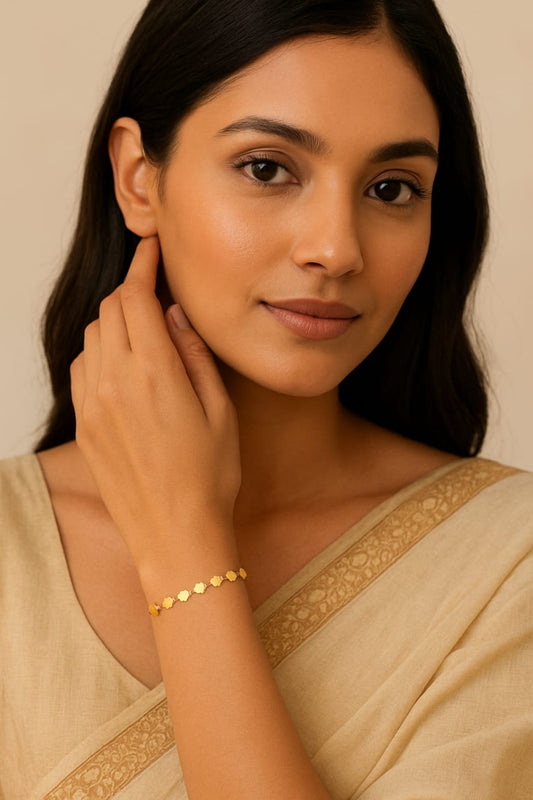 Elegant Gold-Toned Geometric Link Bracelet